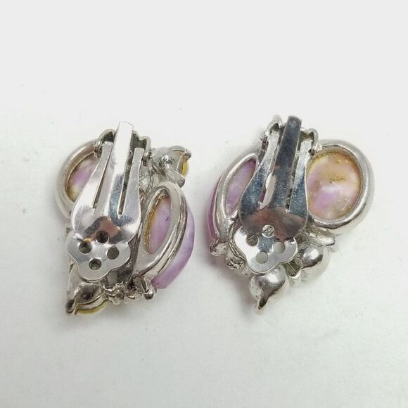 Vintage Pastel Purple and Faux Pearl Clip On Earrings, Sivler Tone Setting - Picture 3 of 6
